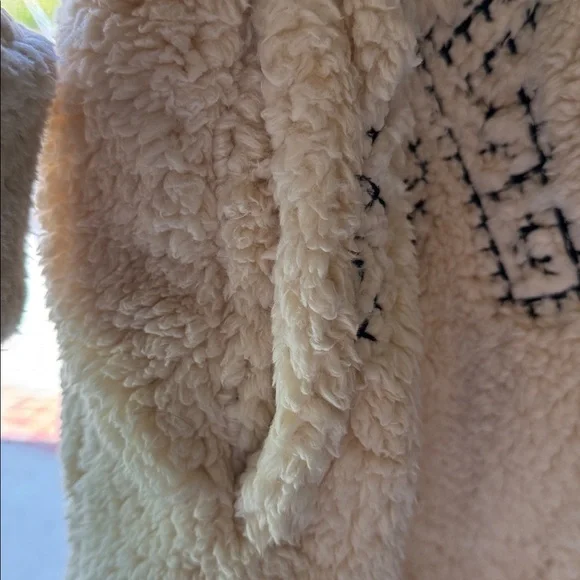 We The Free Cream and Black Sherpa Jacket NWT - Picture 5 of 8